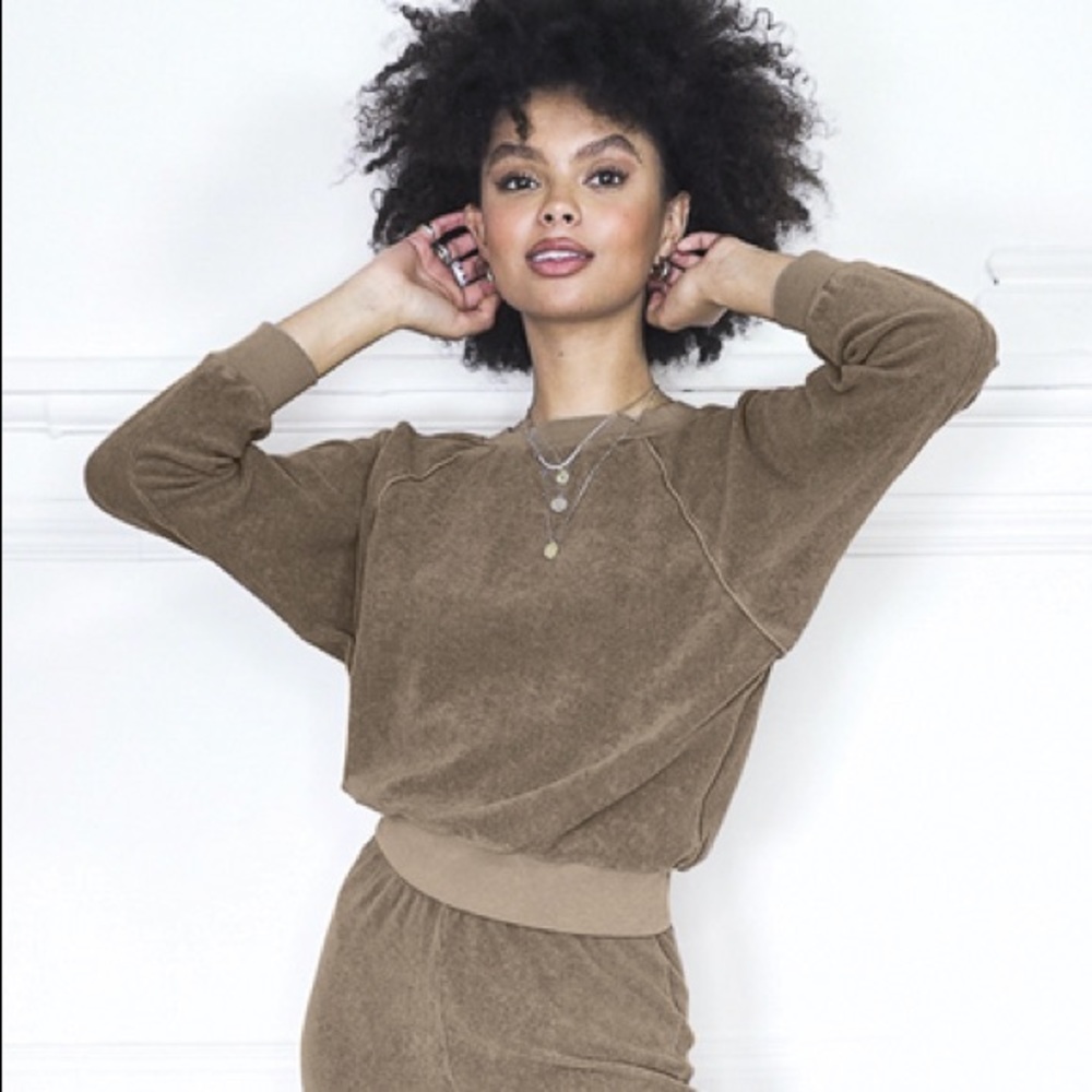 Kondi mouse-color raglan top in Beach Terry. XS